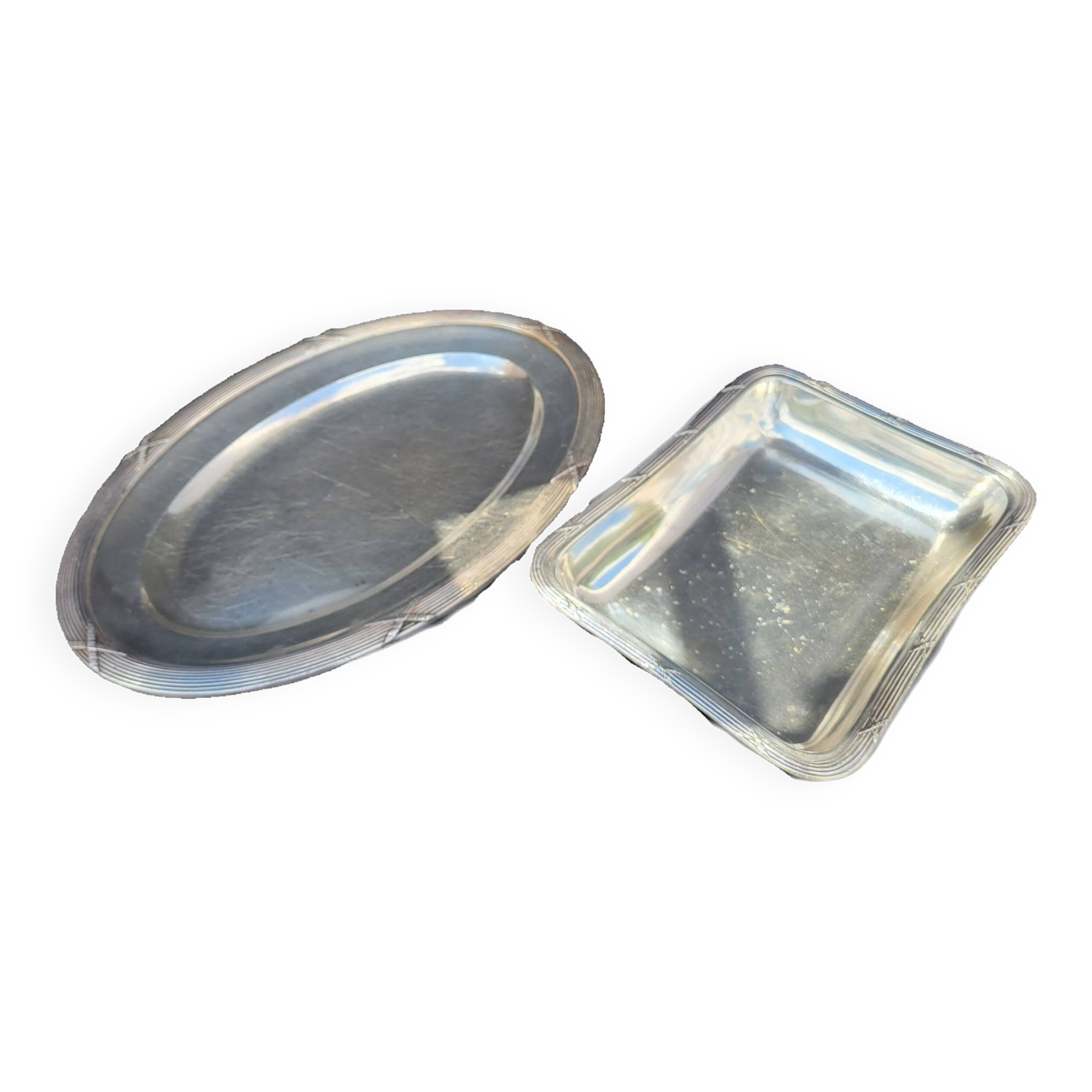 Set of two silver metal trays