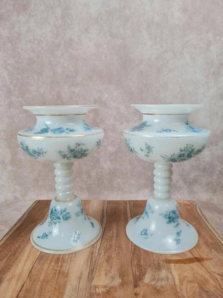 Beautiful pair of pedestal vases in white opaline – old blue decoration.