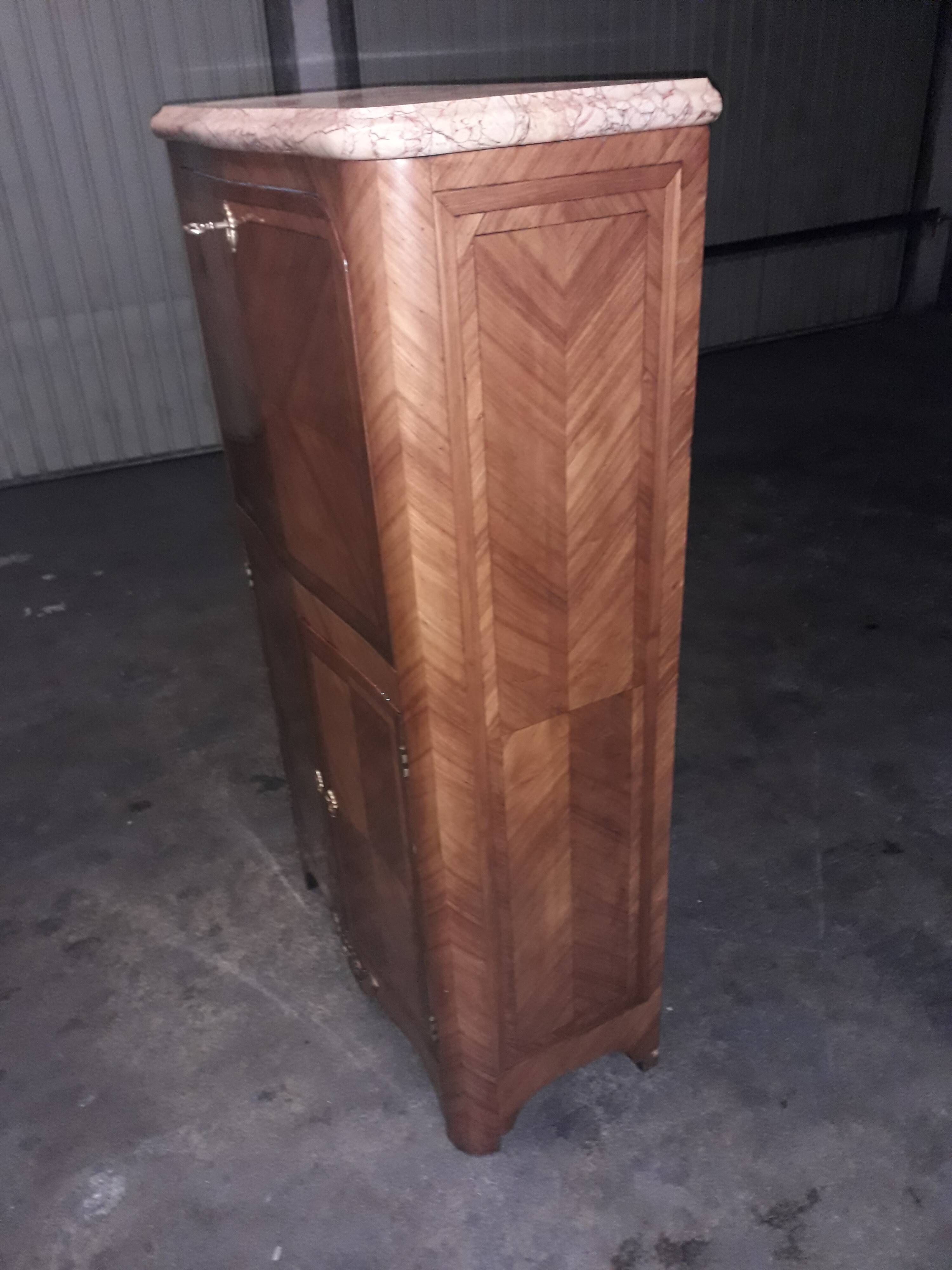 Pretty lady Secretary in tackling