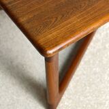 Scandinavian coffee table Dyrlund – Denmark – crossed legs