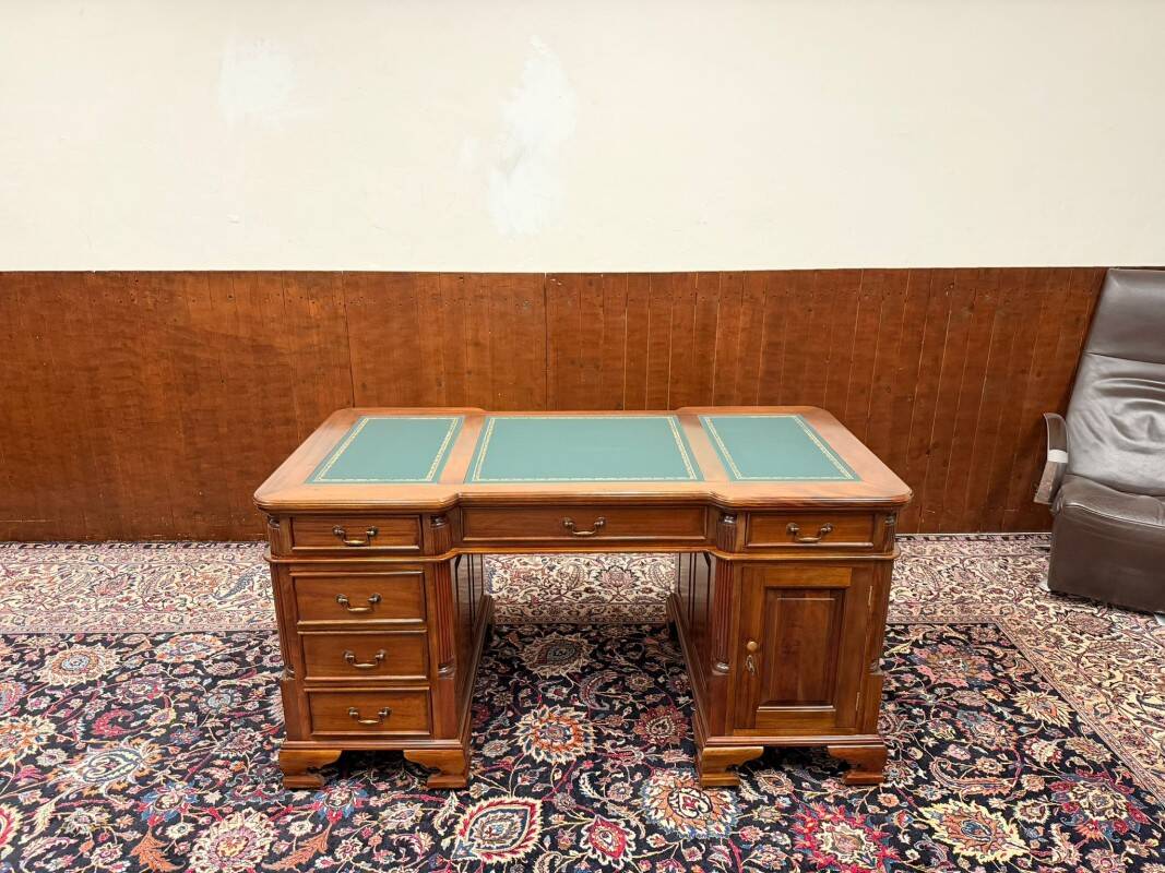 Bureau classique en cuir vert Partnerdesk