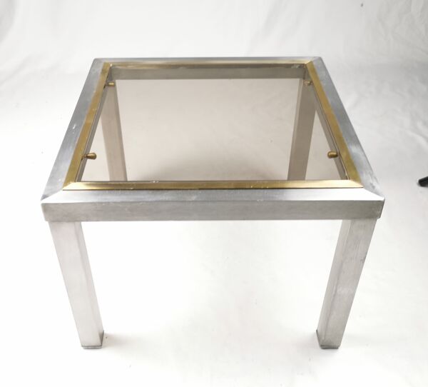 Suite de 5 tables basses en métal chromé, laiton, verre fumé vers 1970