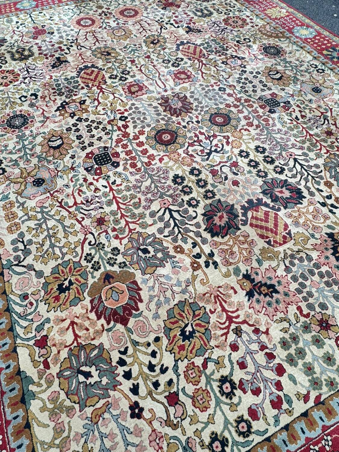 Large vintage Tetex Kirman design rug. 390 x 295 cm
