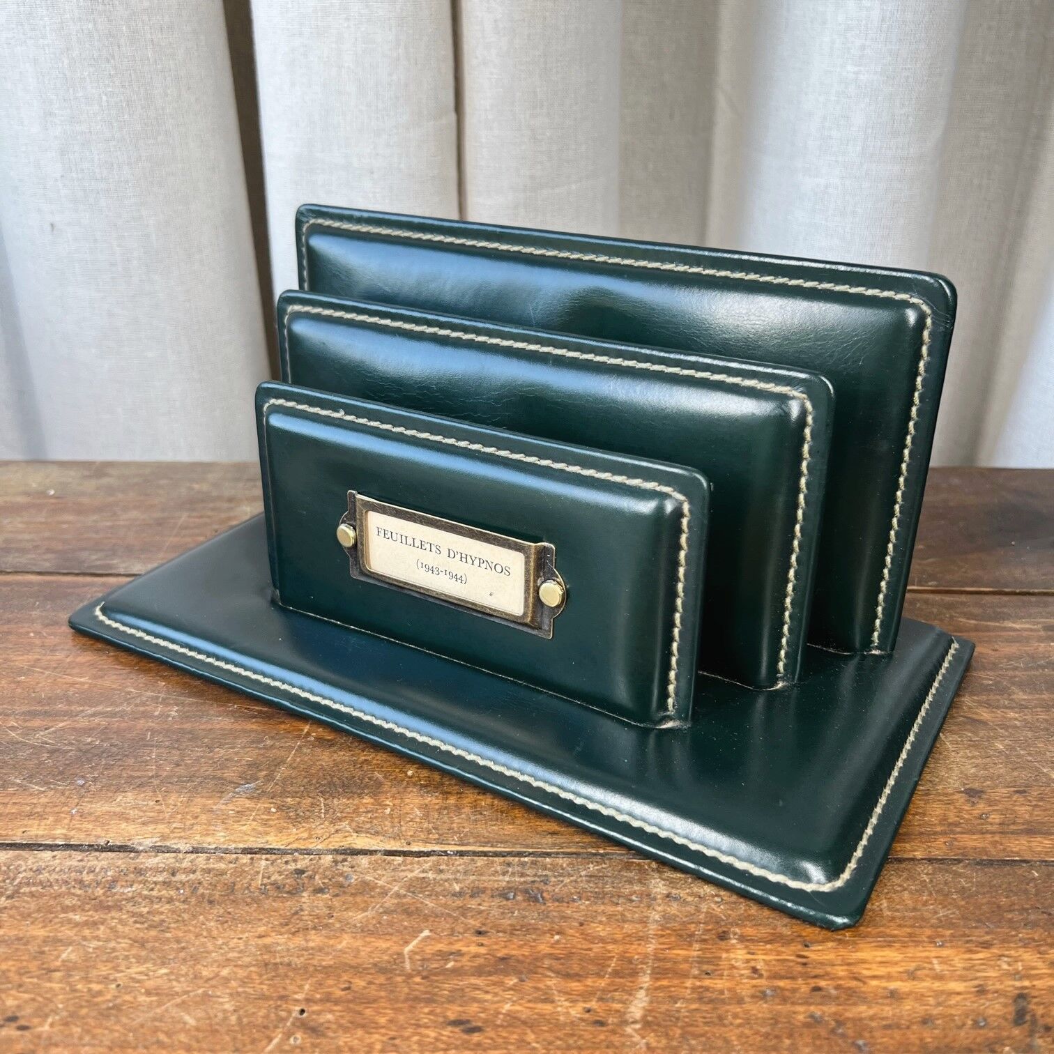 Range-courrier en cuir