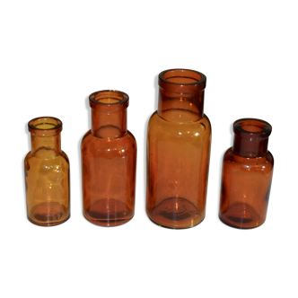 Suite de quatre vases soliflore flacons bouteilles d'apothicaire