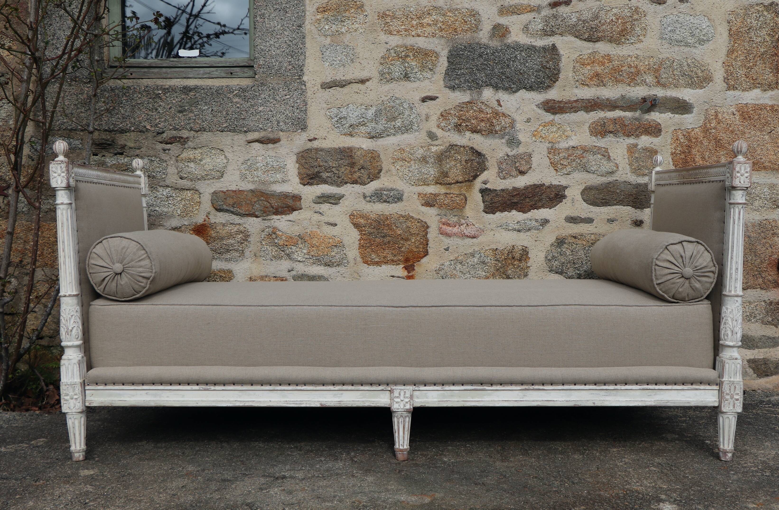 Daybed - Louis XVI style bench, reupholstered in linen