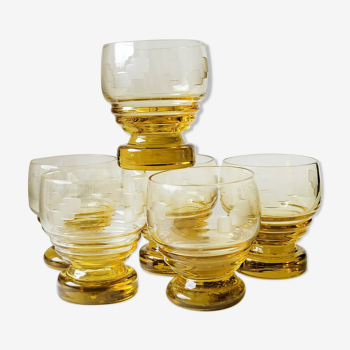 6 anciens verres à liqueur en verre taillé jaune art déco