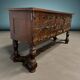 Buffet / armoire sculptée en bois vintage