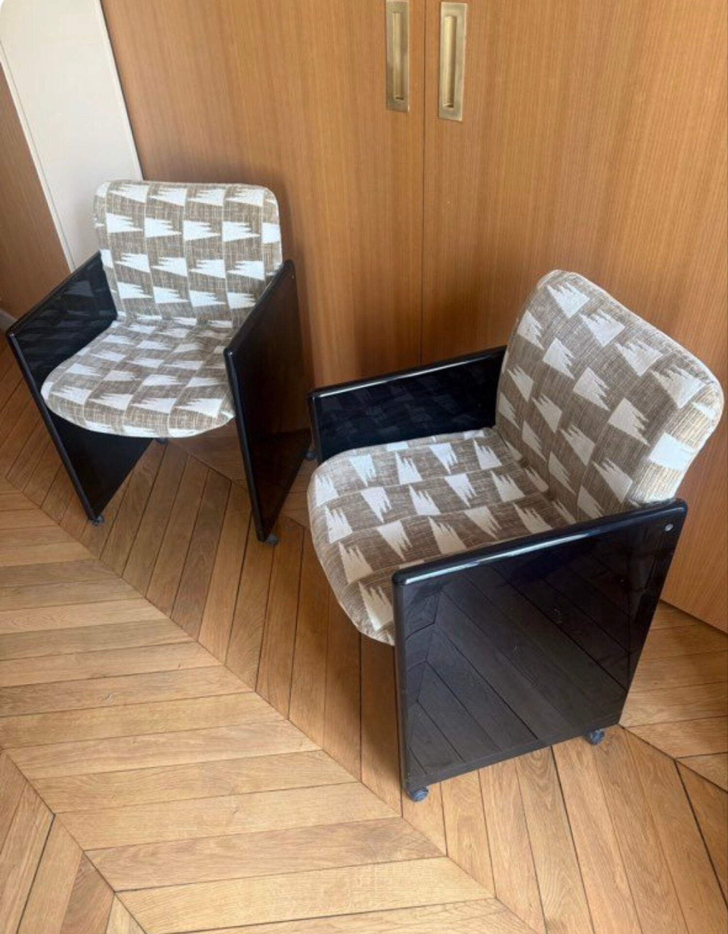 Paire de fauteuils Kazuhide Takahama