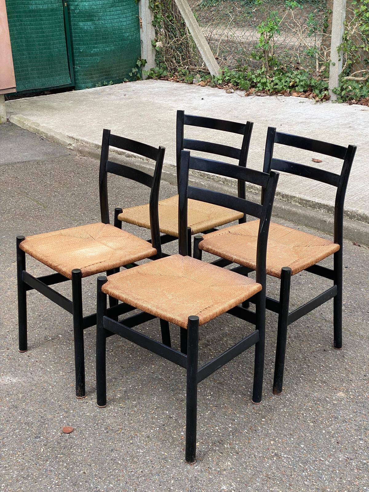 4 chaises scandinaves italiennes Gessef noires bois massif et cordage