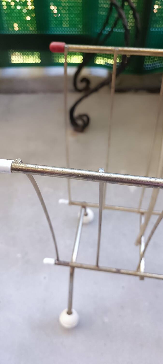 Porte-revue en métal doré, années 60