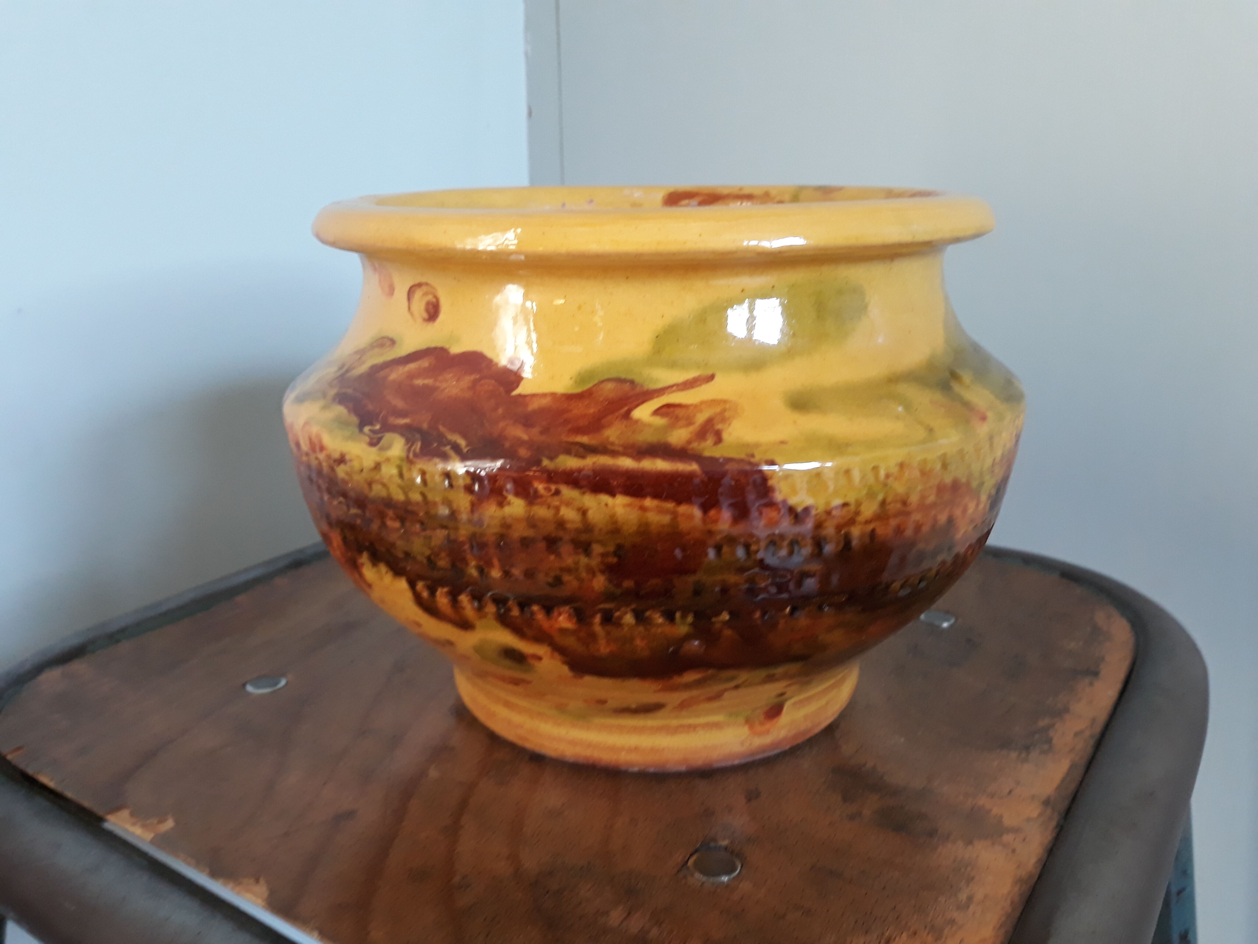 Flower pot planter with indoor plants