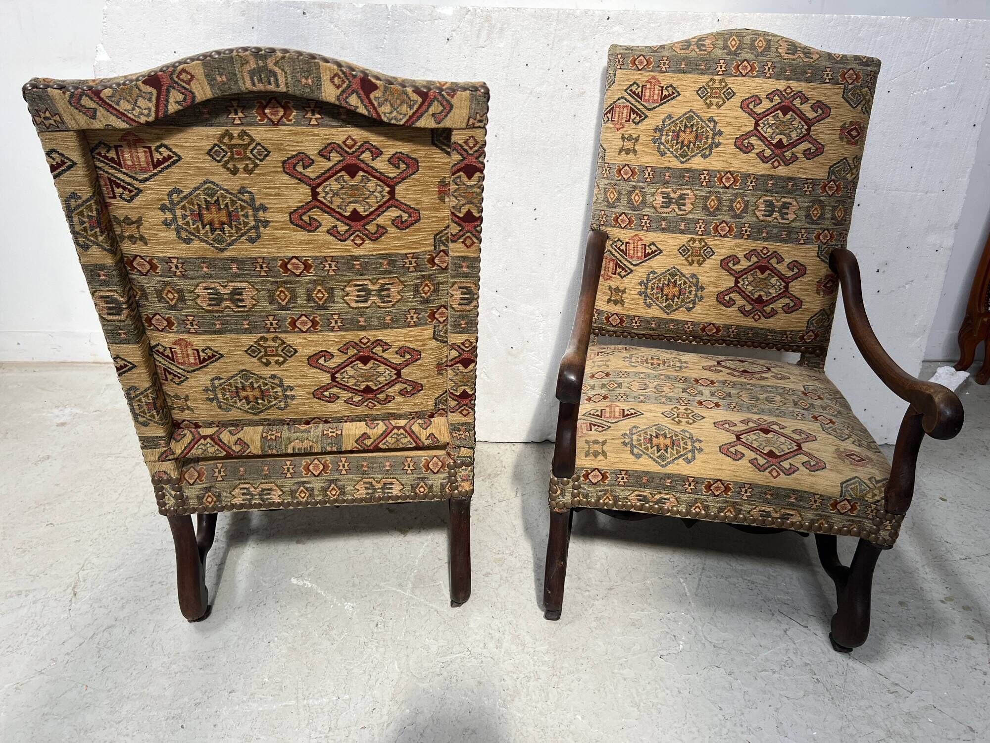Paire de fauteuils de style Louis XIII a haut dossiers plats XX siècle