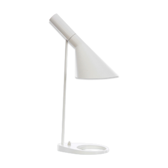 Lampe de table modèle AJ par Arne Jacobsen pour Louis Poulsen