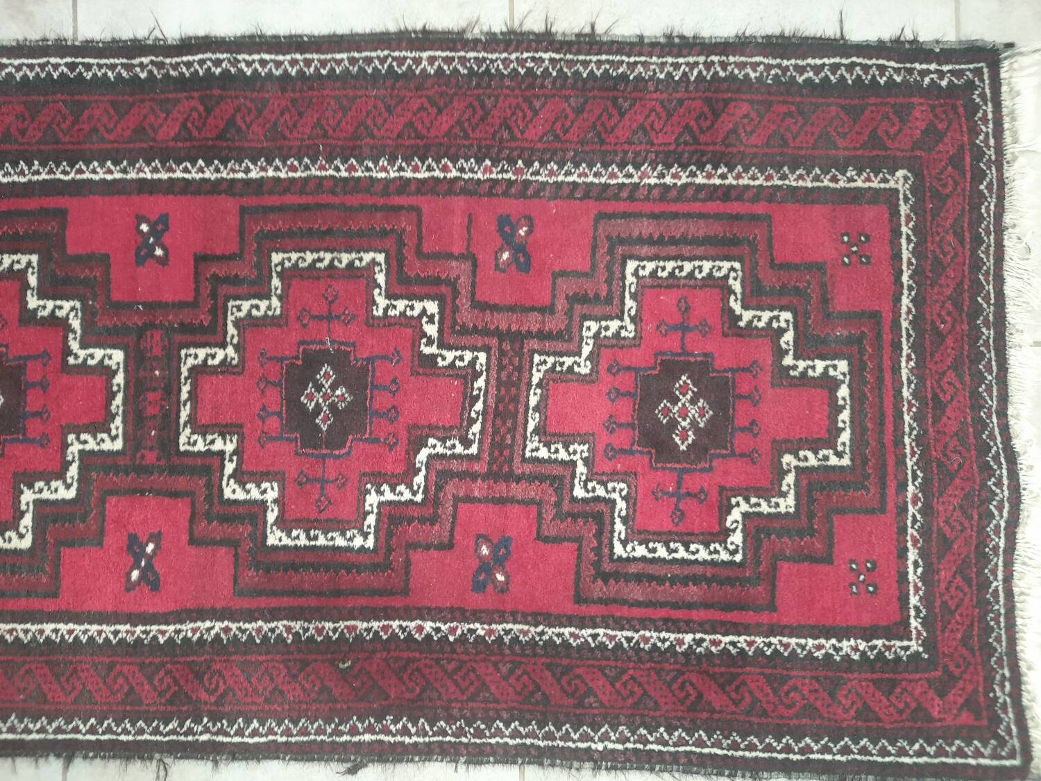 Kazak carpet with a geometric medallion design – Late 20th century 136 x 72 cm