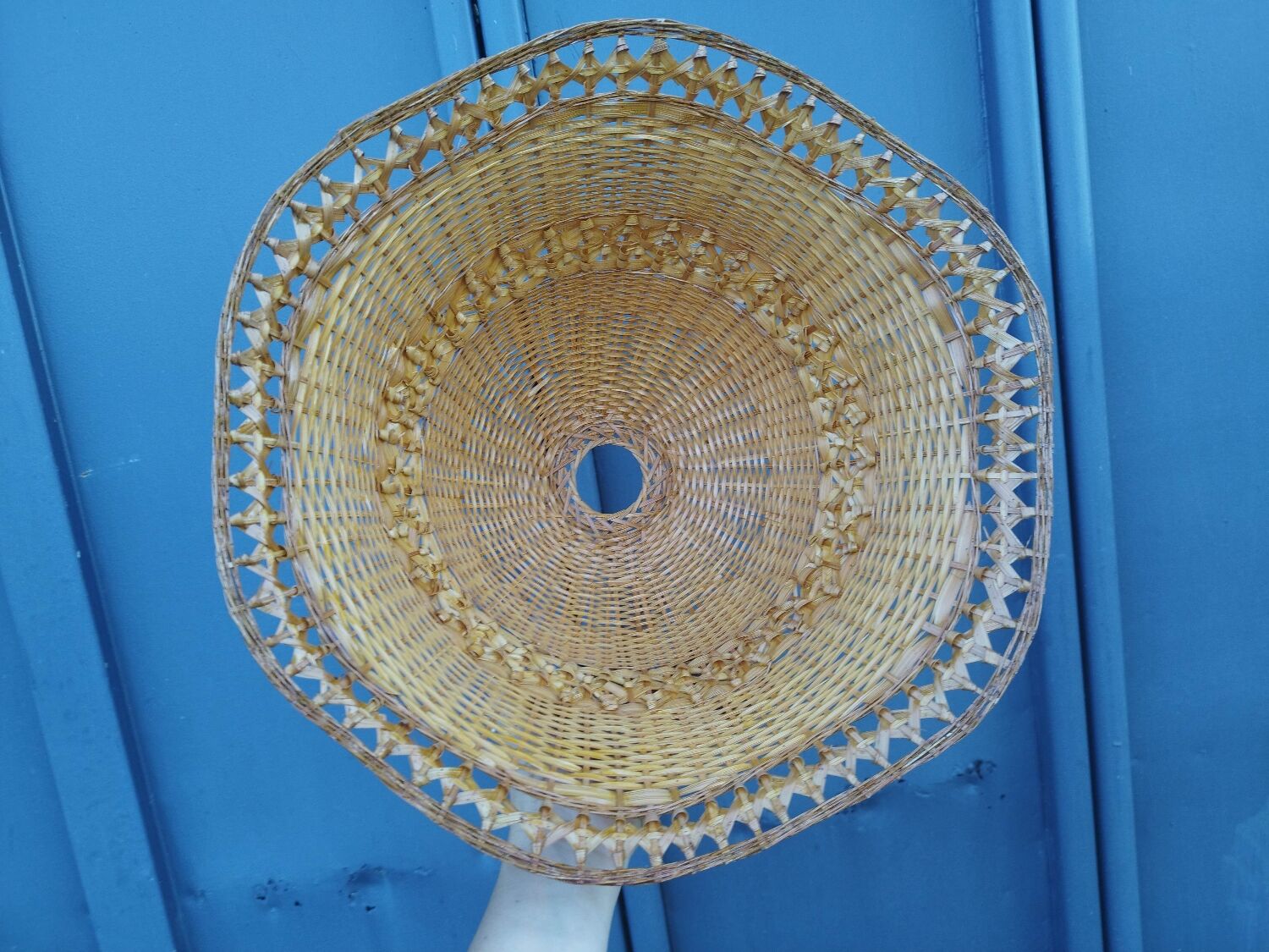 Wicker straw suspension