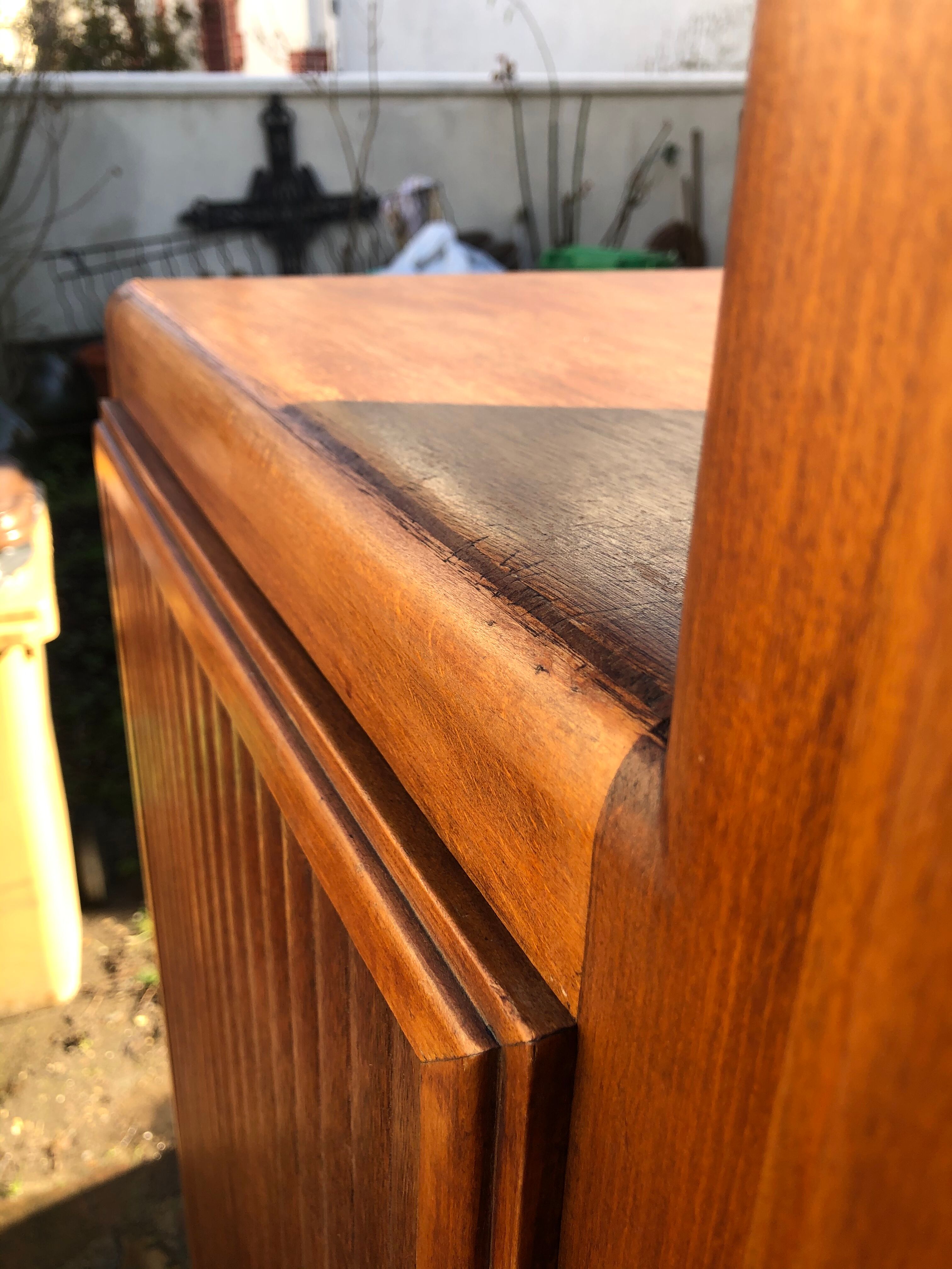 Asymmetrical cabinet