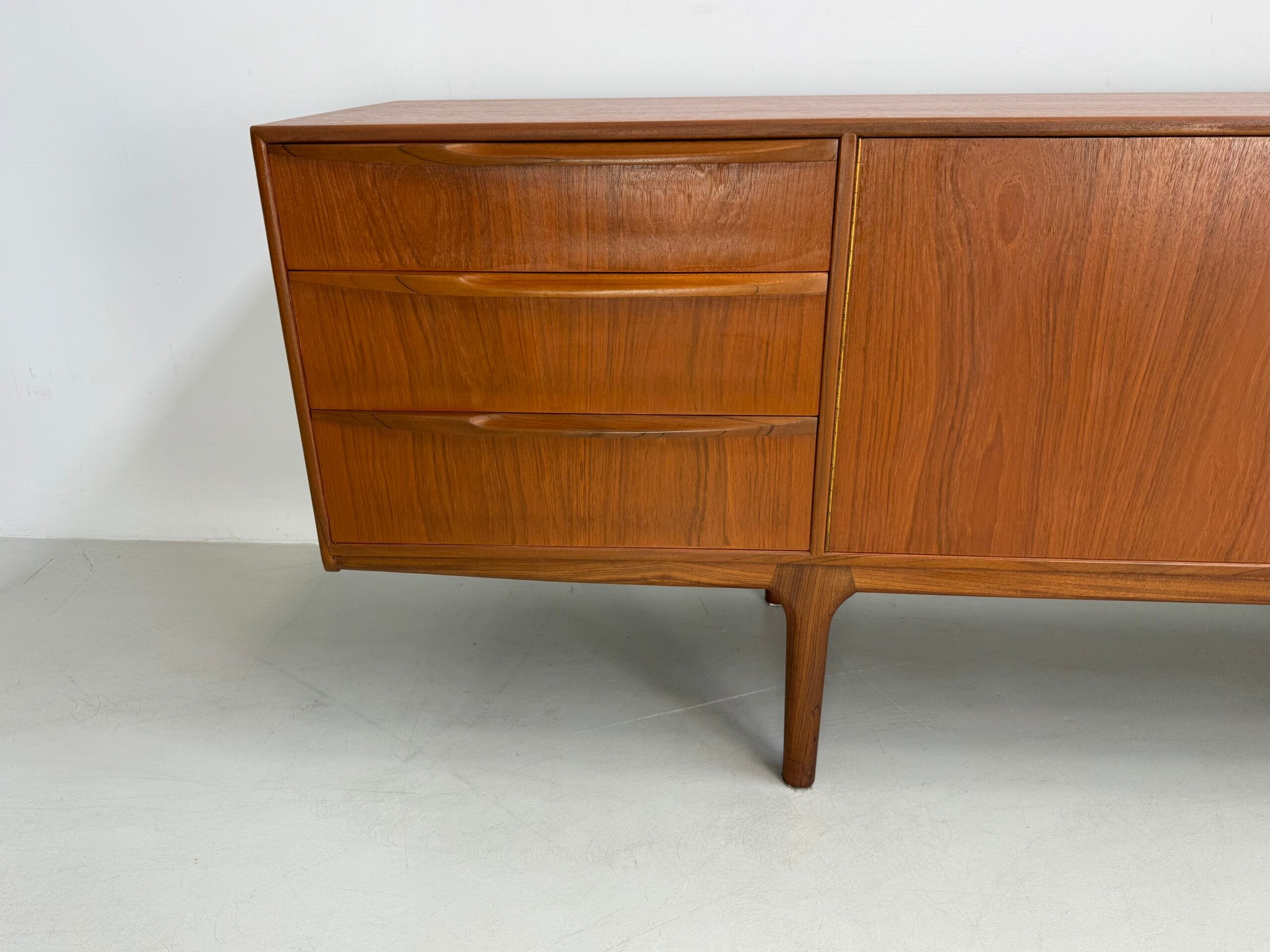 Vintage sideboard McIntosh "Torpedo"