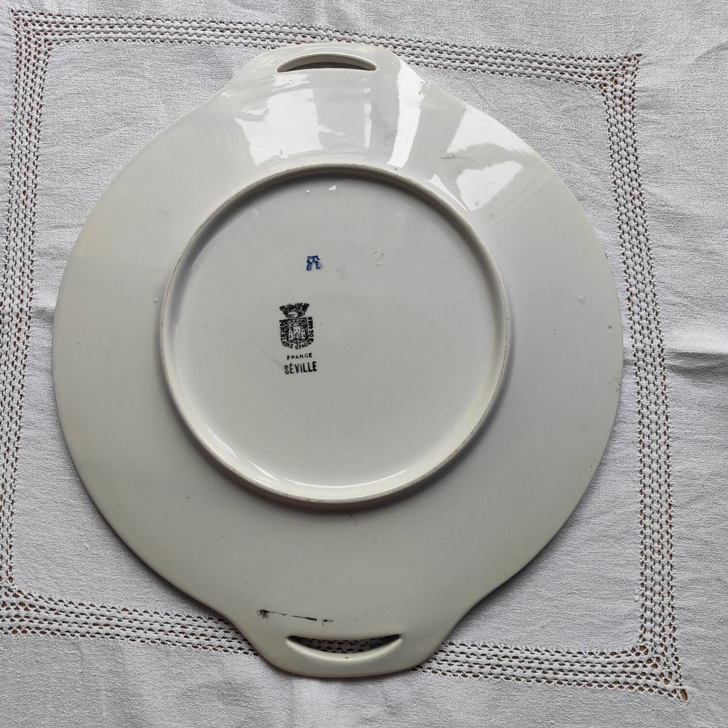 Gien opaque porcelain cake dish