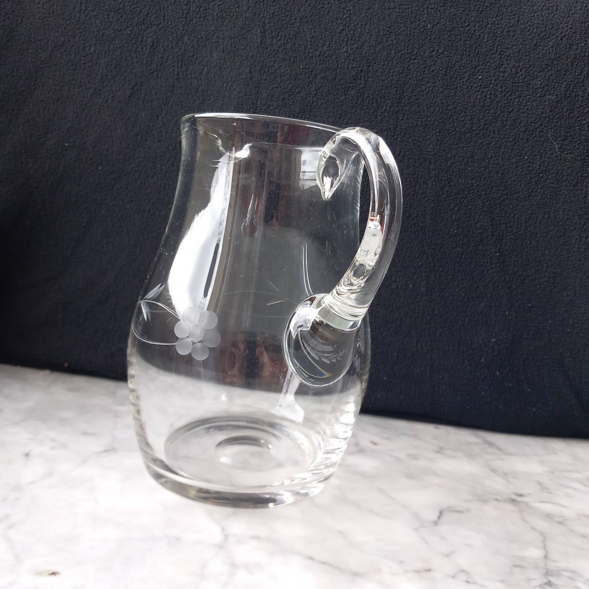 6 verres à eau et pichet en cristal gravé années 70