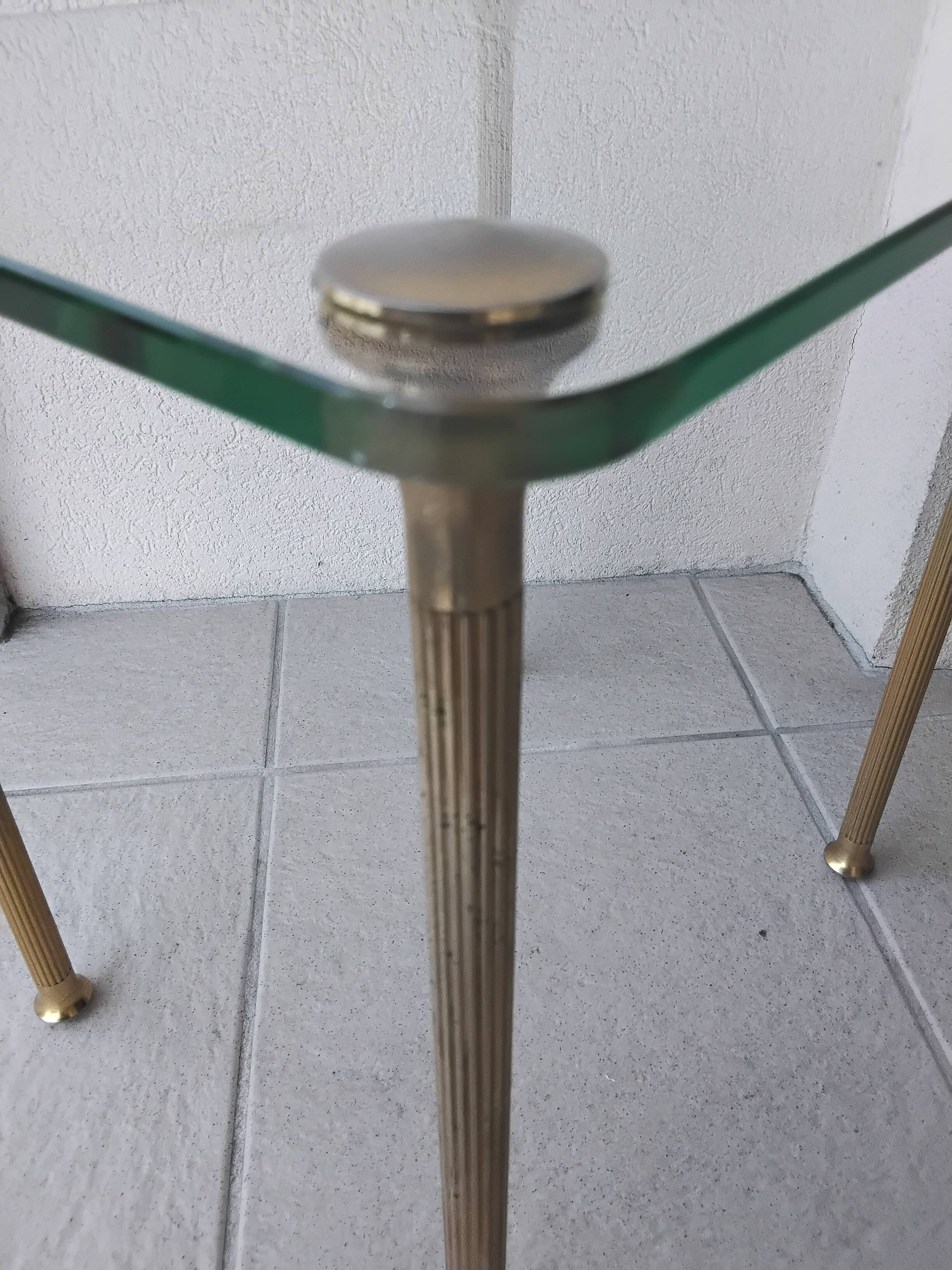Tables gigognes en laiton et verre