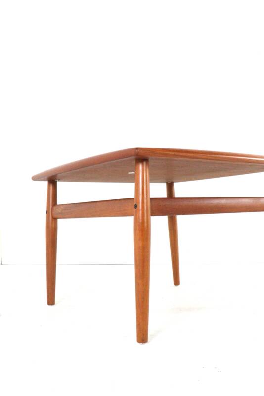 Grete Jalk for Glostrup coffee table danish design in teak