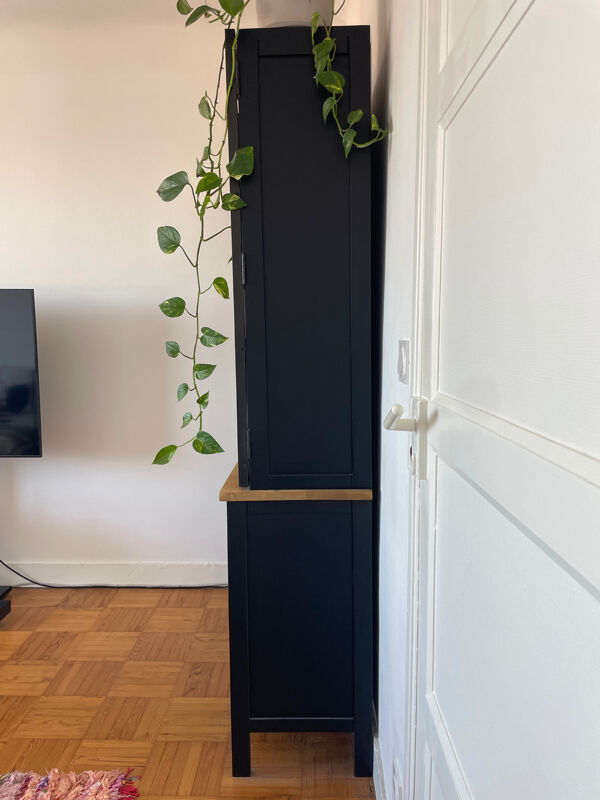 Vaisselier industriel tendance en bois massif noir