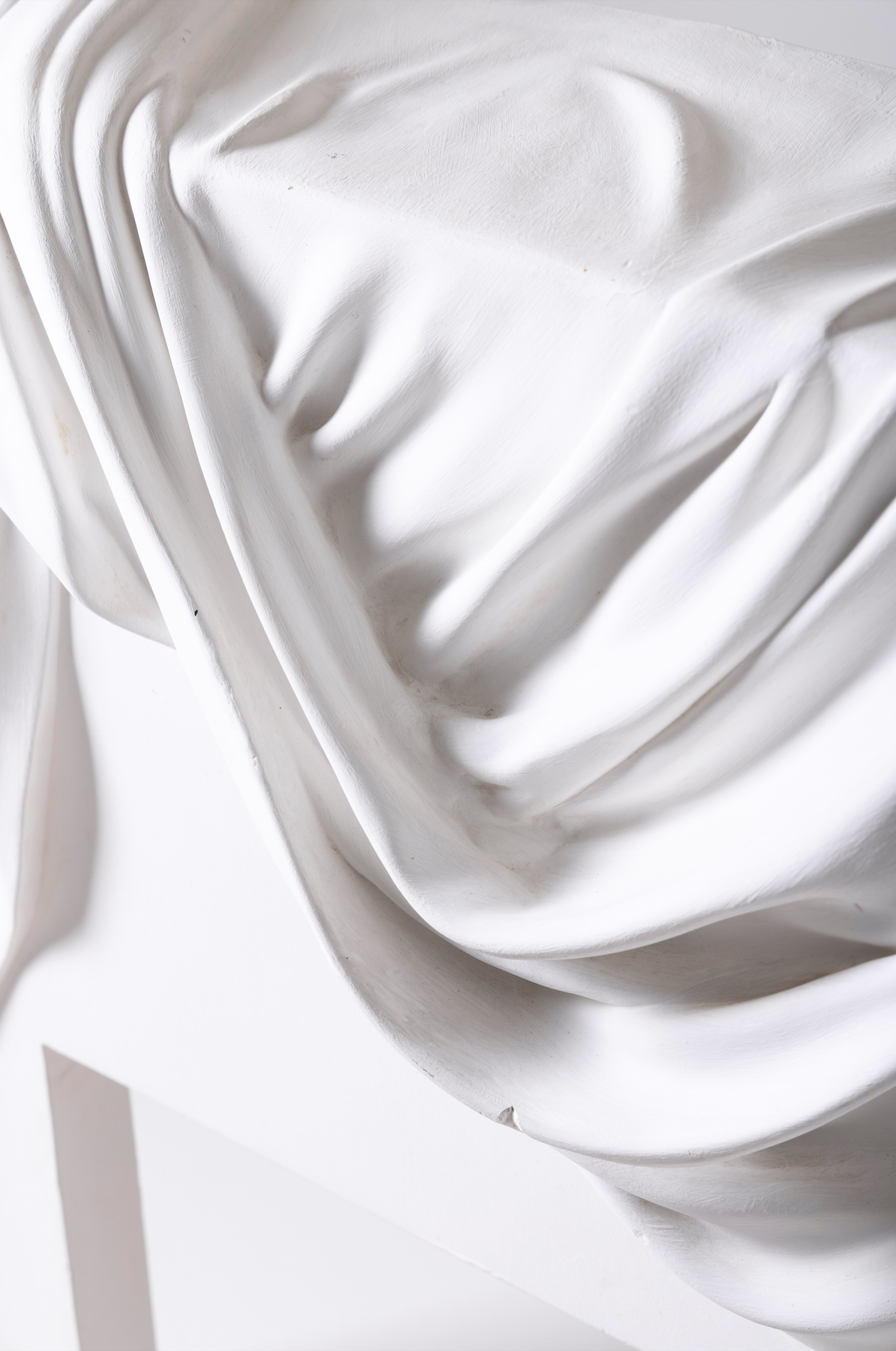 Plaster fireplace from Atelier Sedap