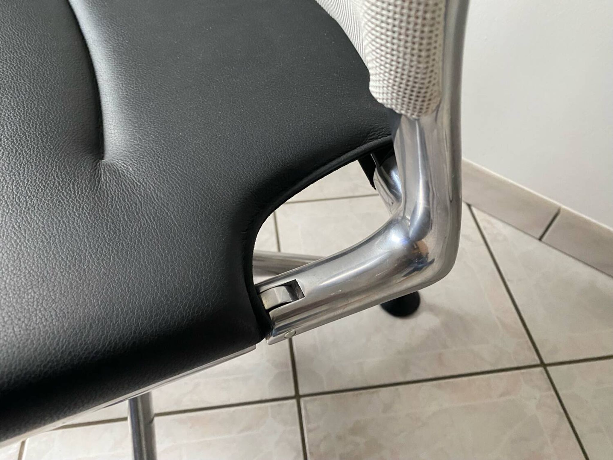 Chaise de bureau Meda chair édition vitra design Alberto Meda