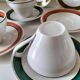 Ensemble de 4 grandes tasses vintage et 6 sous-tasses graphiques