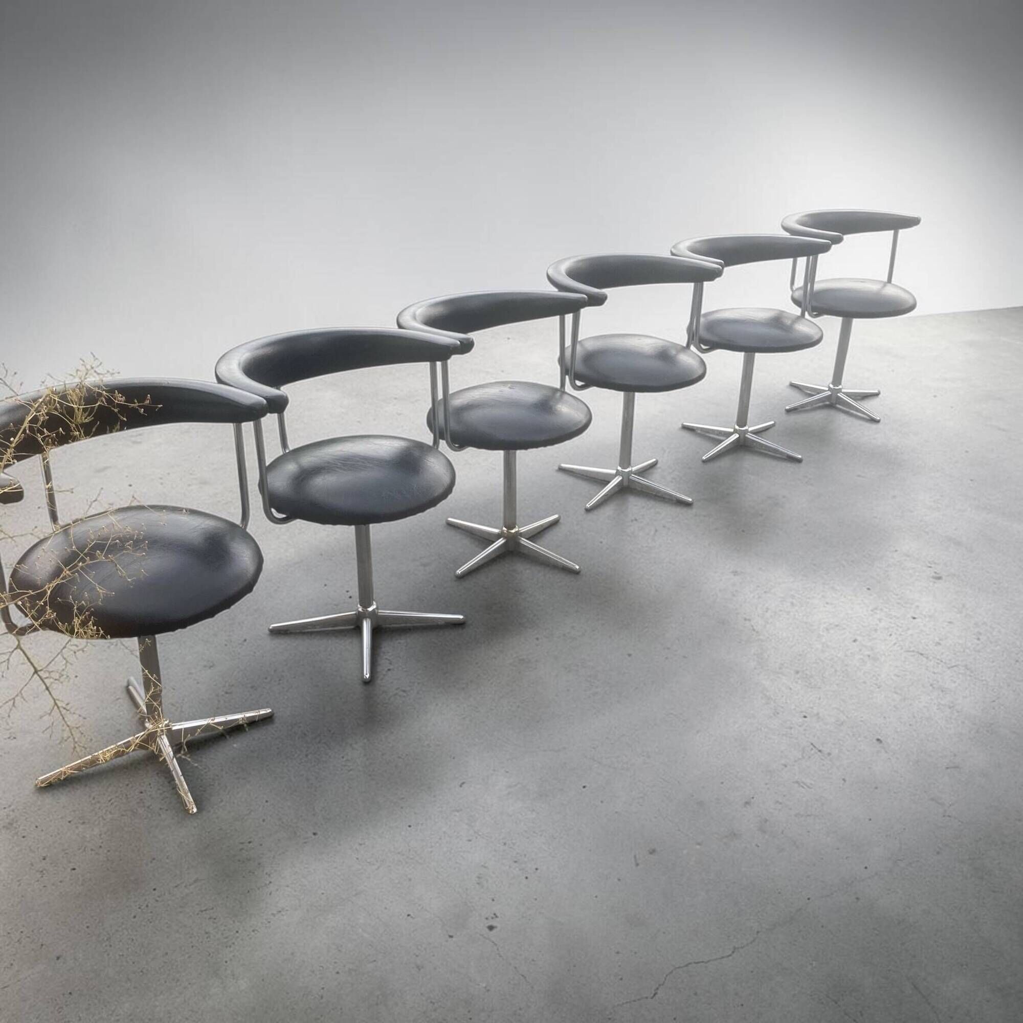 Set of 6 swivel chairs "Airport" (Model 037) by Geoffrey Harcourt