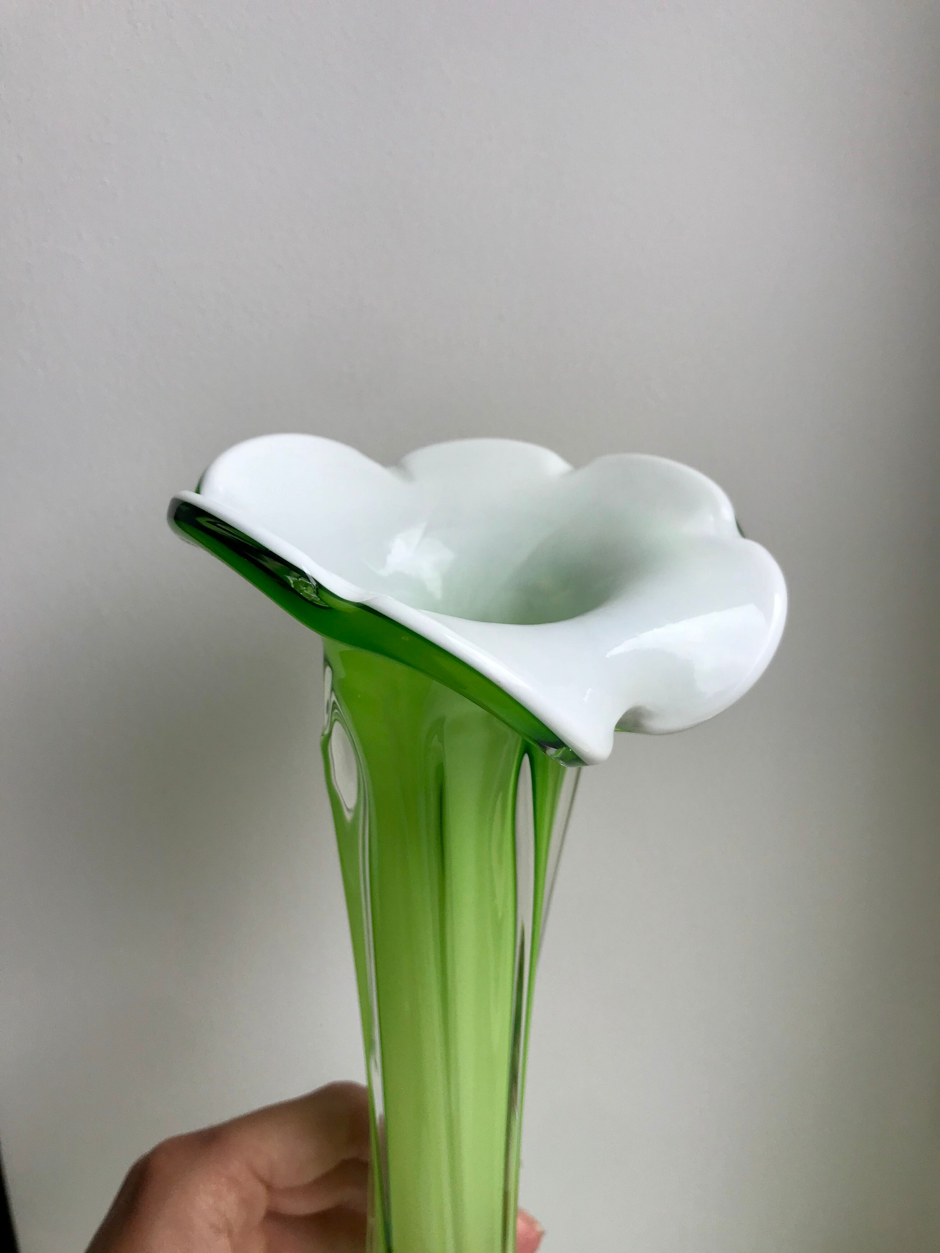 large soliflore vase in opaline and apple green glass Murano style 60s-70s