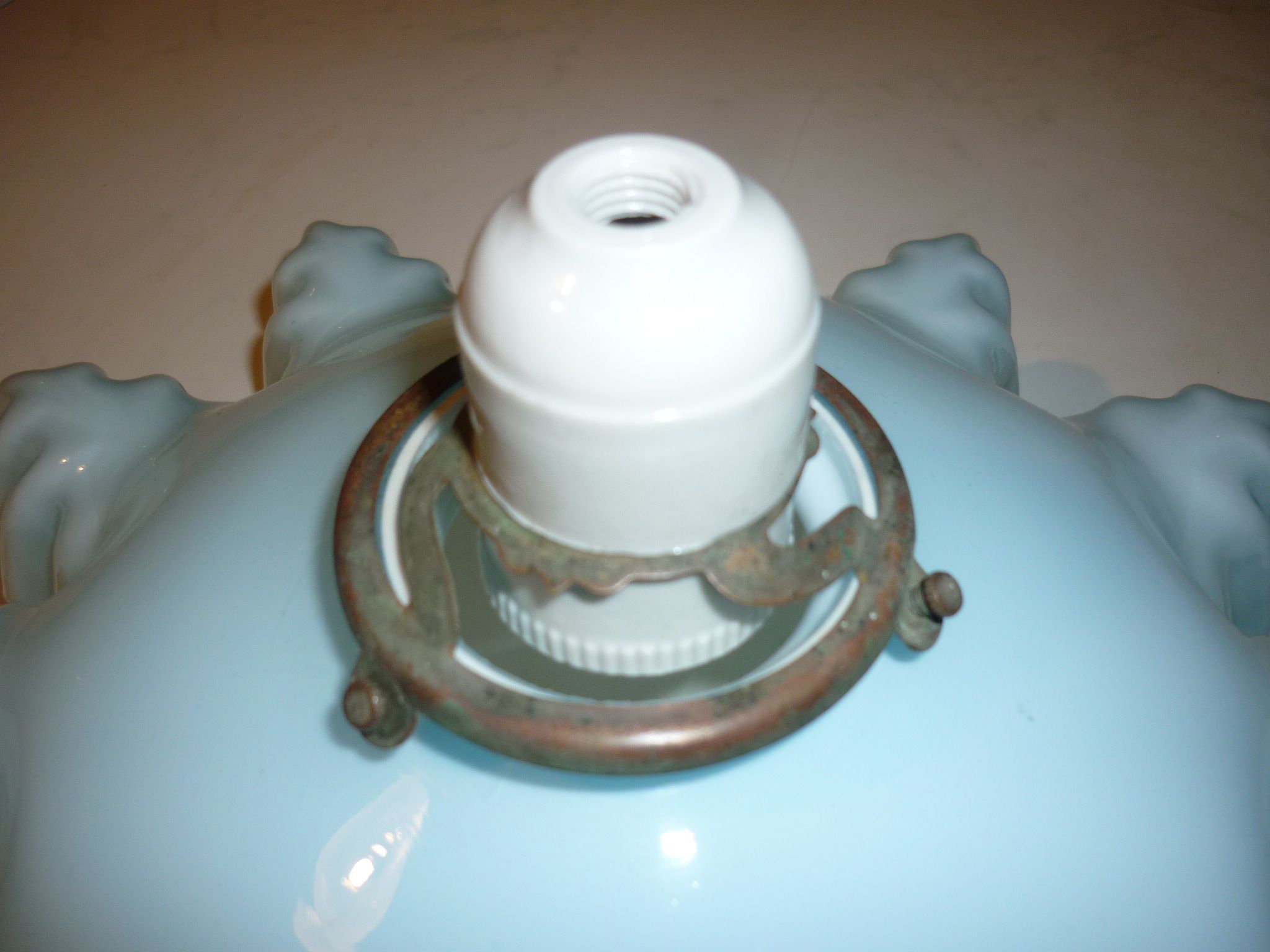 Suspension opaline drapée des années 30 bleue et blanche