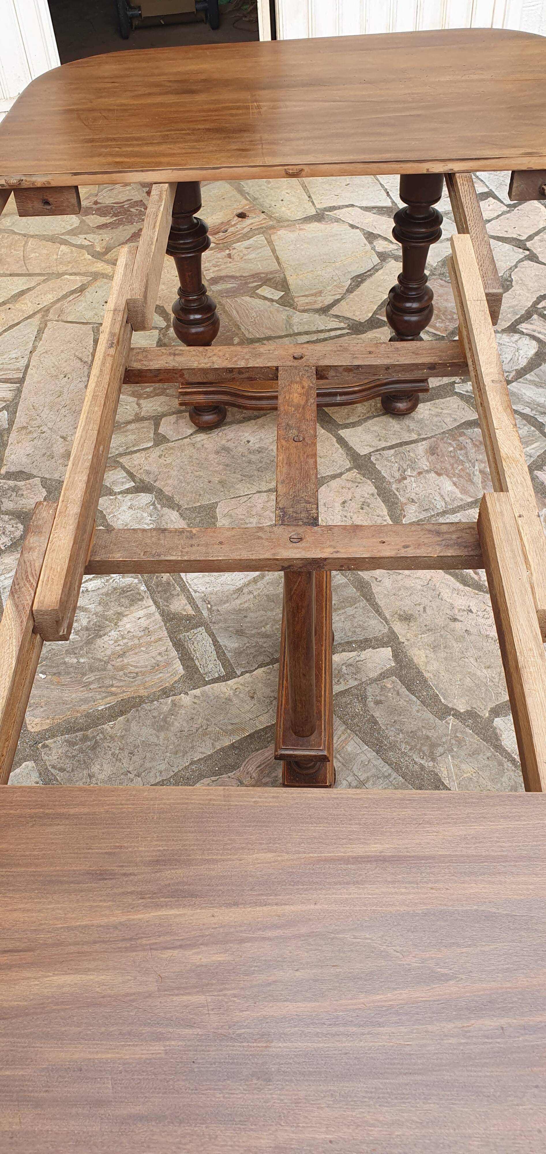 19th century Renaissance style extending table