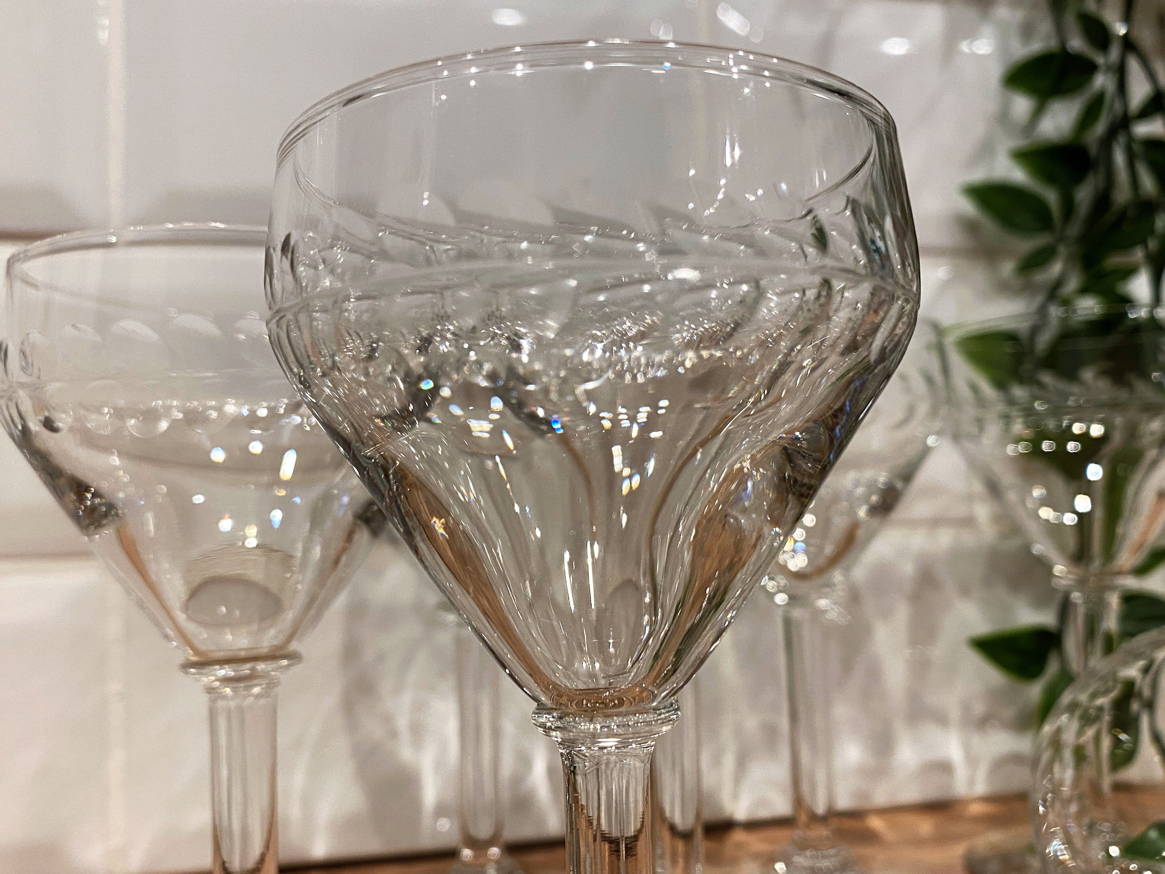Set of 8 wine glasses