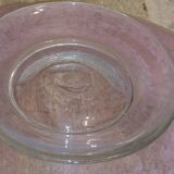 coupe en verre mouchetée rose avec liseré jaune
