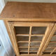 Armoire vitrée en chêne brut