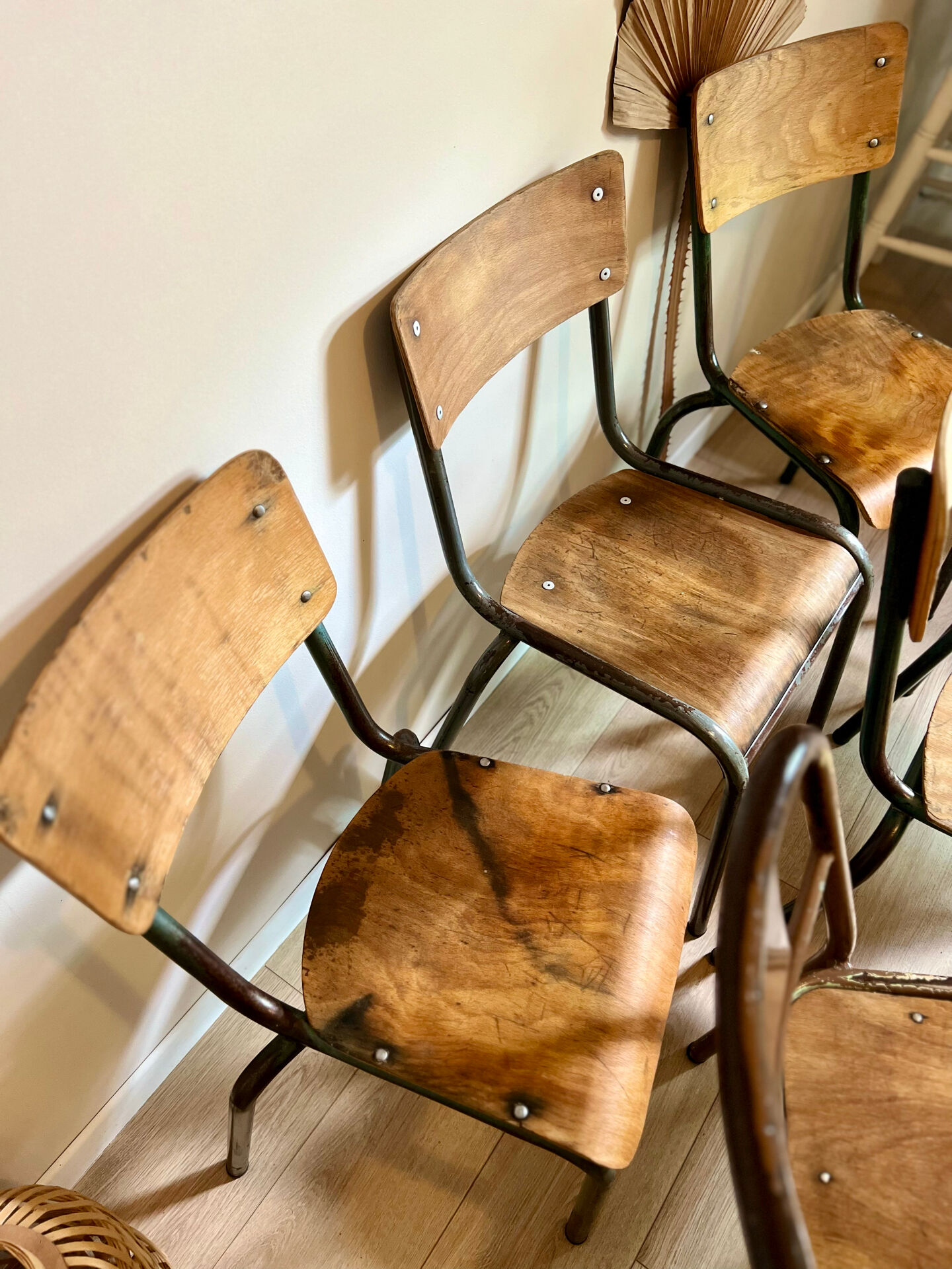 Lot de 6 chaises d’école rénovées 