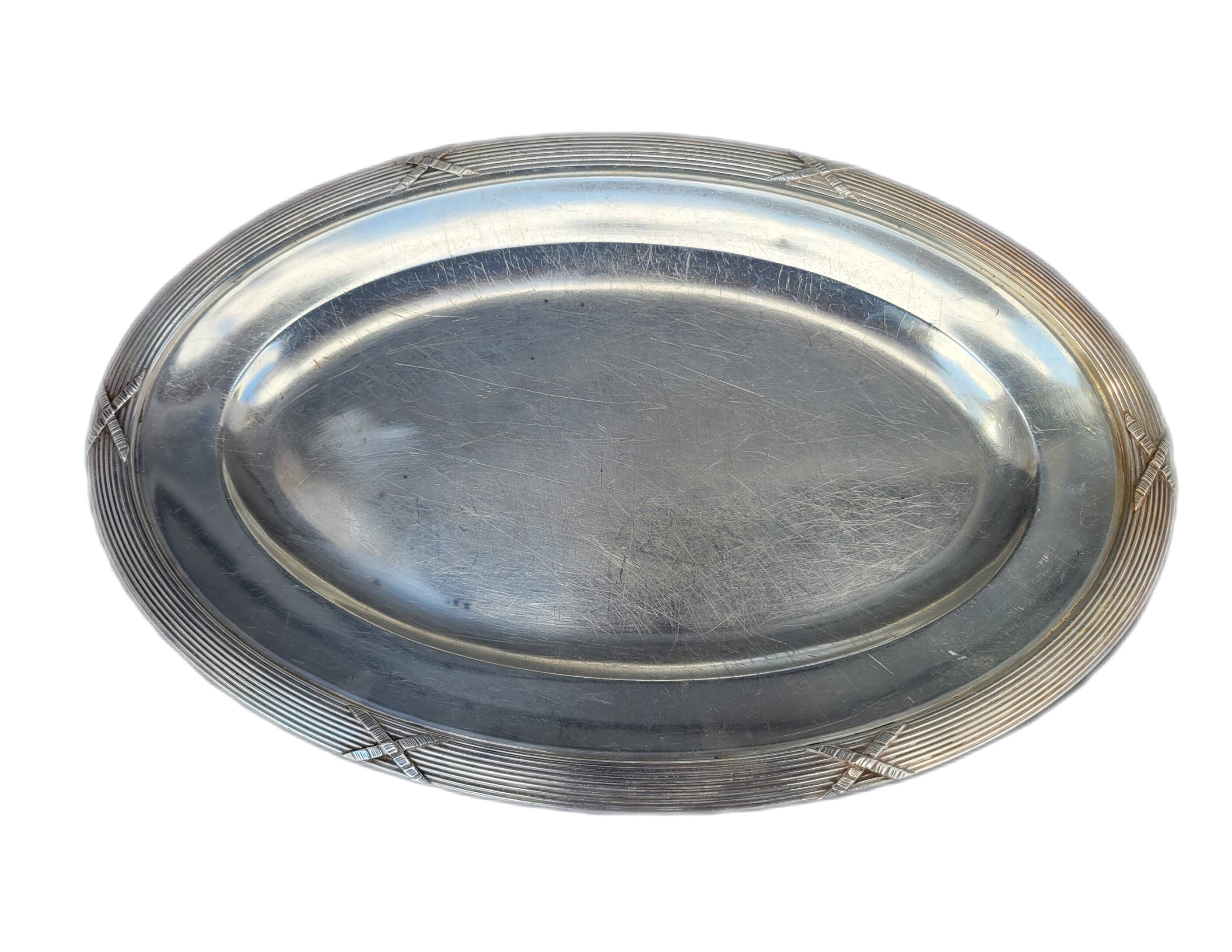 Set of two silver metal trays