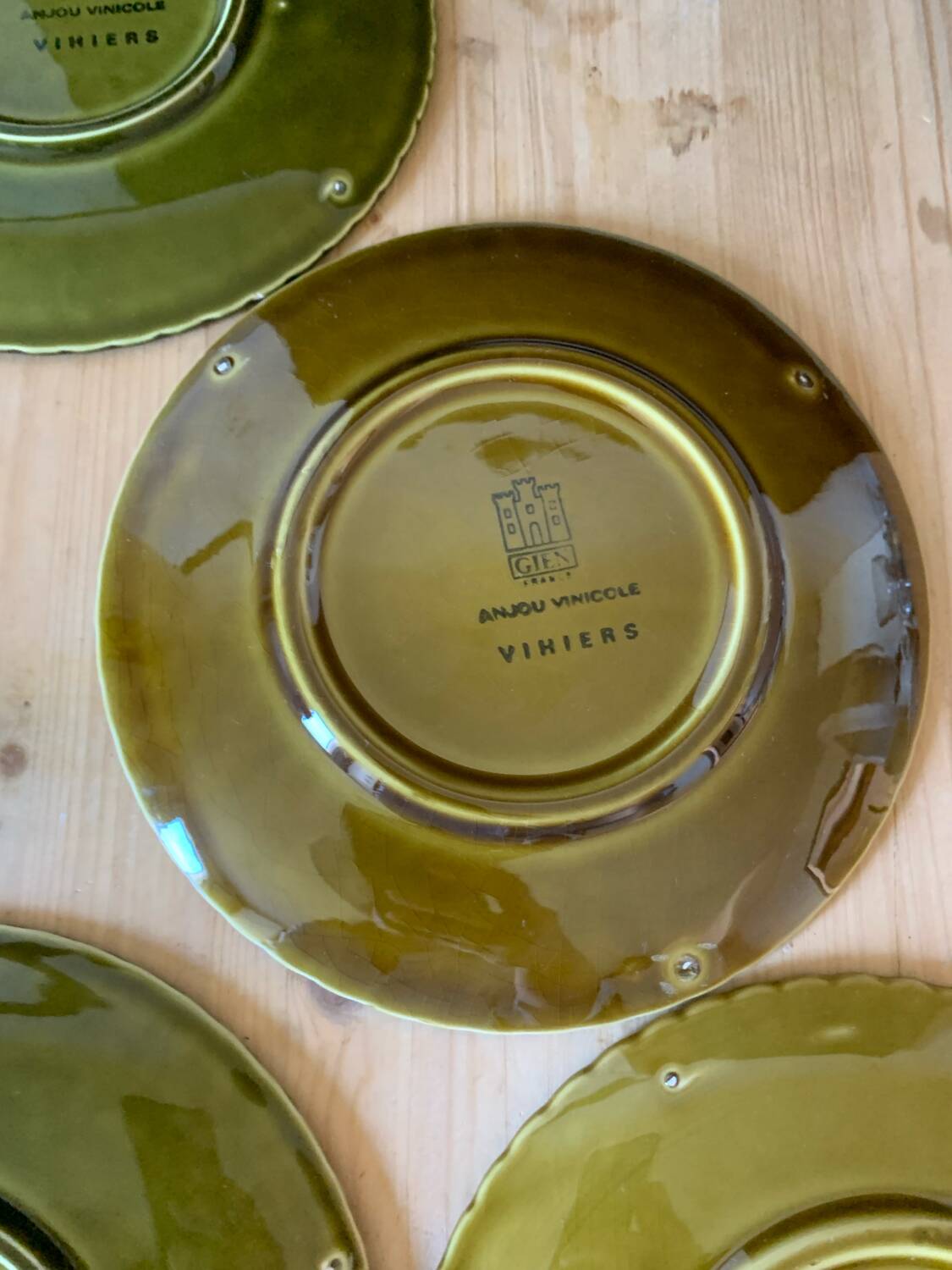 Gien earthenware Loire castle plates