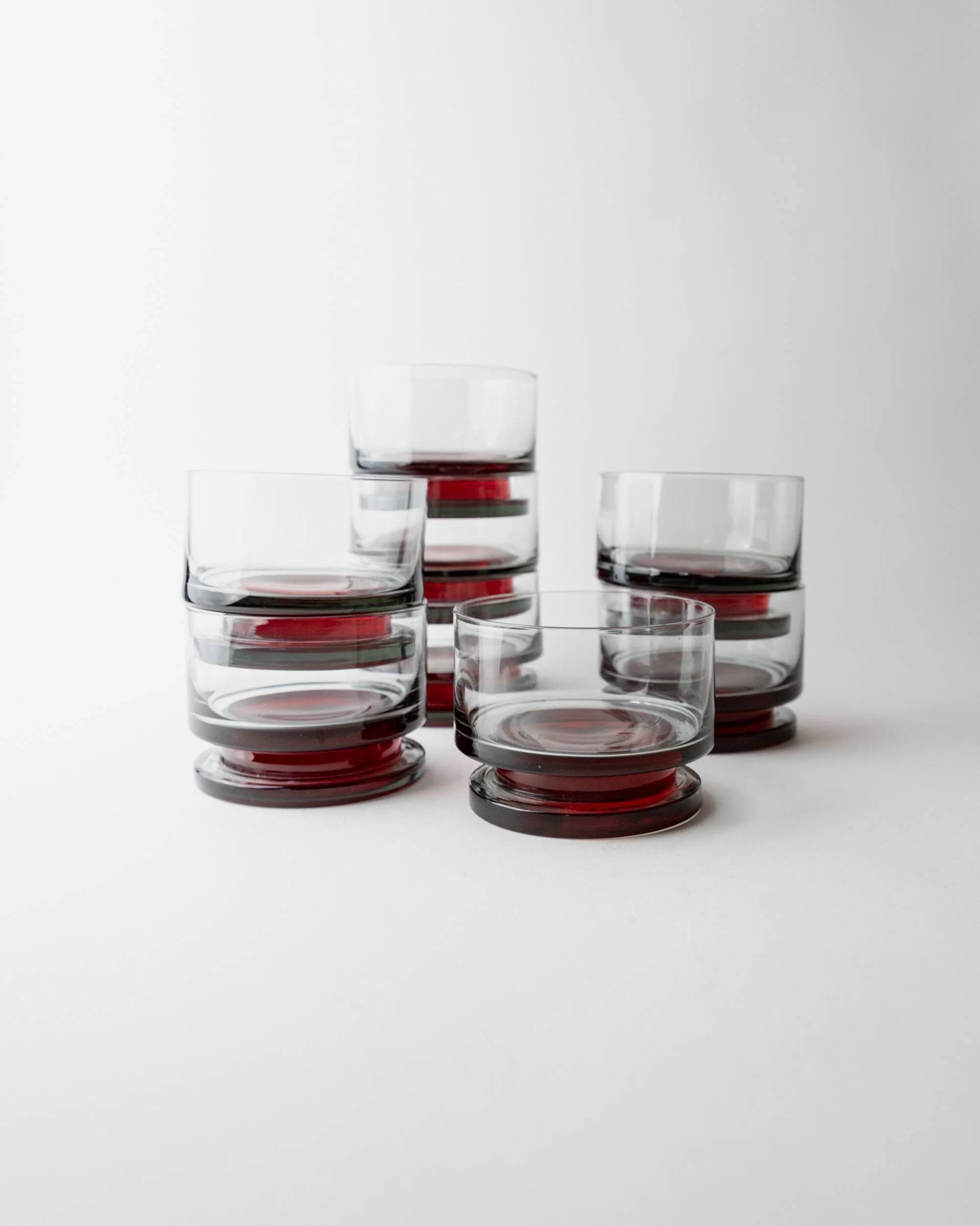 Ensemble vintage de 8 verres à boire des années 1970, verre gris avec pied rouge, larges coupes pour champagne, vin ou desserts, décoration de table rétro, idée cadeau