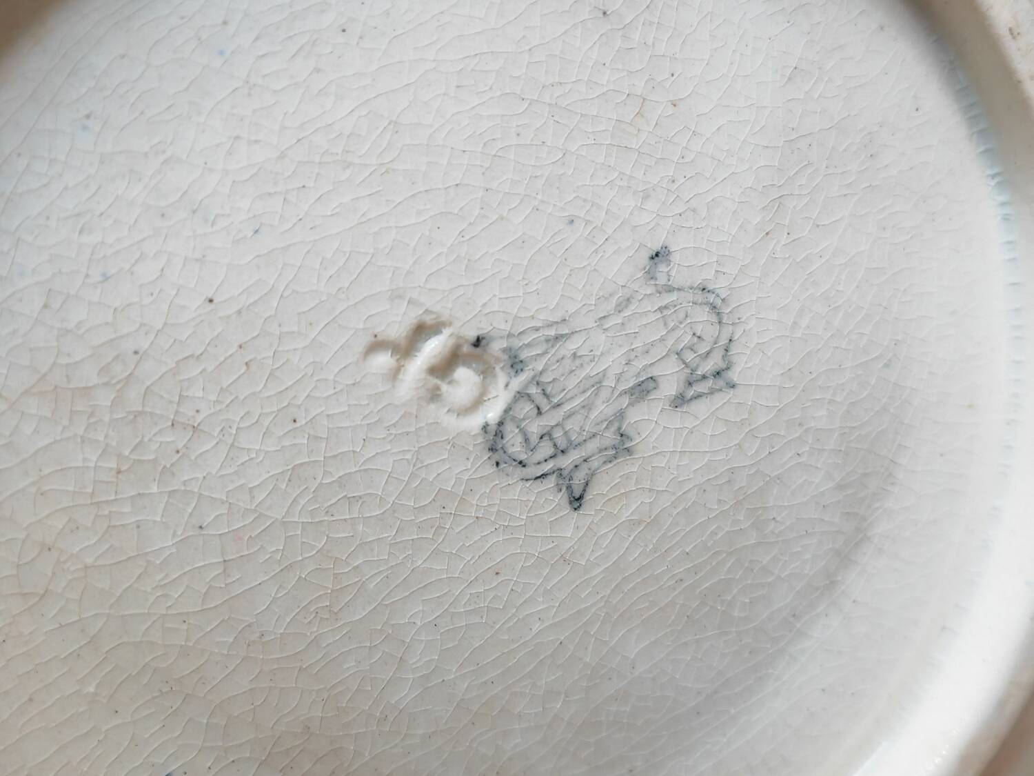 Gien plate, 19th century