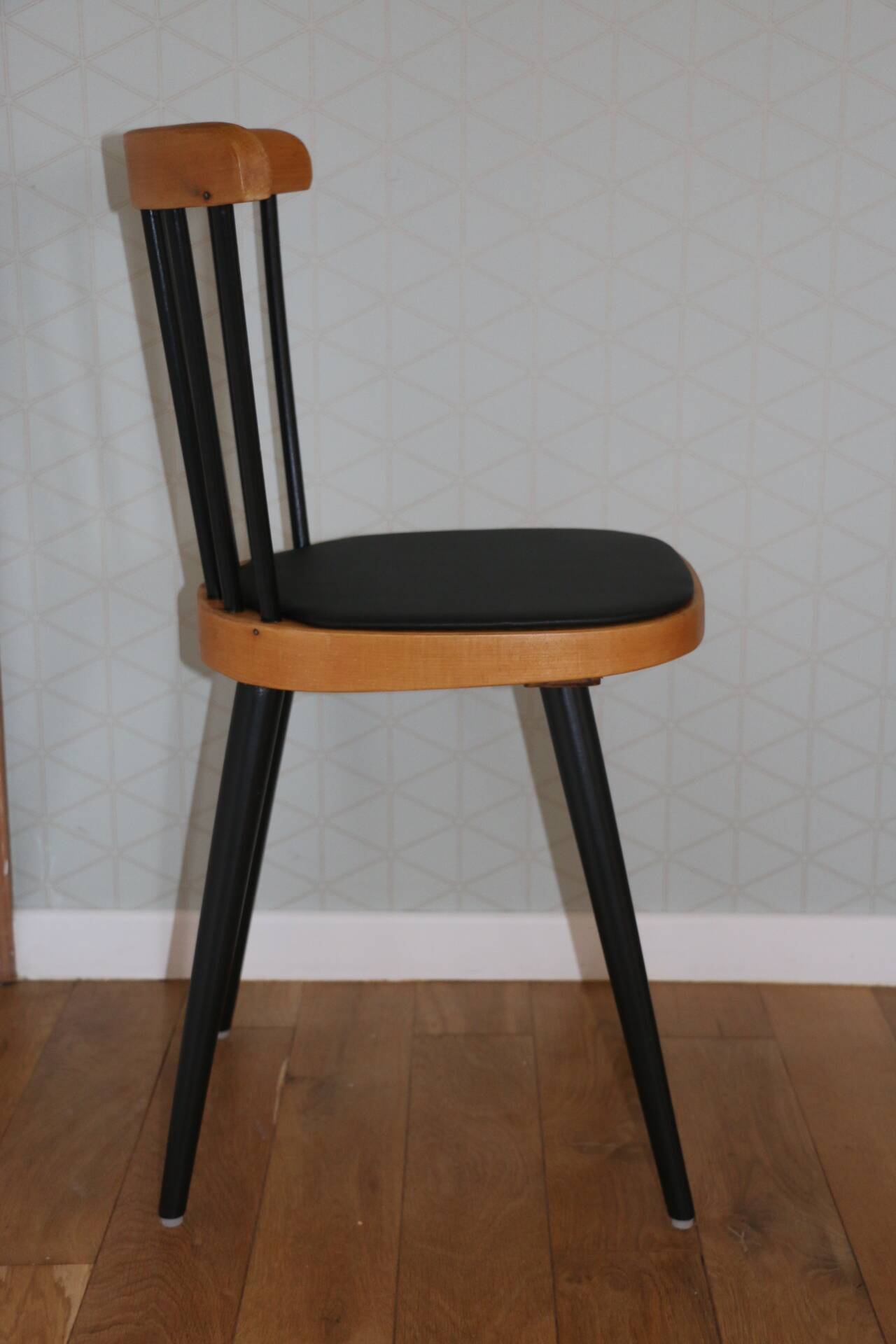 4 Baumann 740G chairs light beech black skai