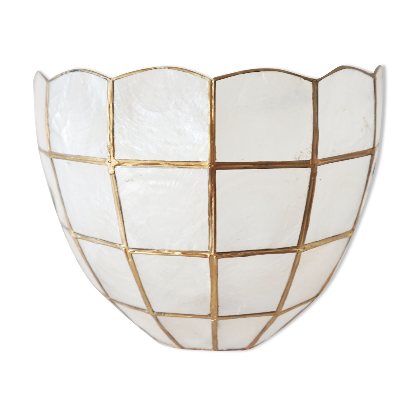 Mother-of-pearl shell shape wall lamp