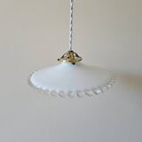 Suspension vintage en opaline dentelée