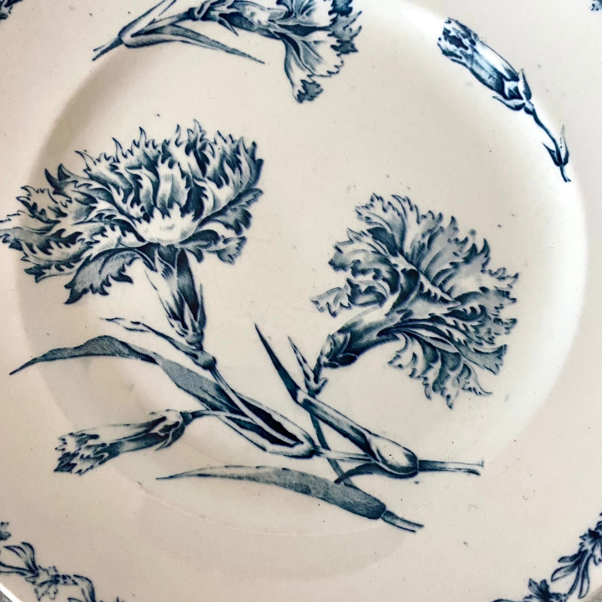 Antique dishes on foot in Luneville carnation porcelain