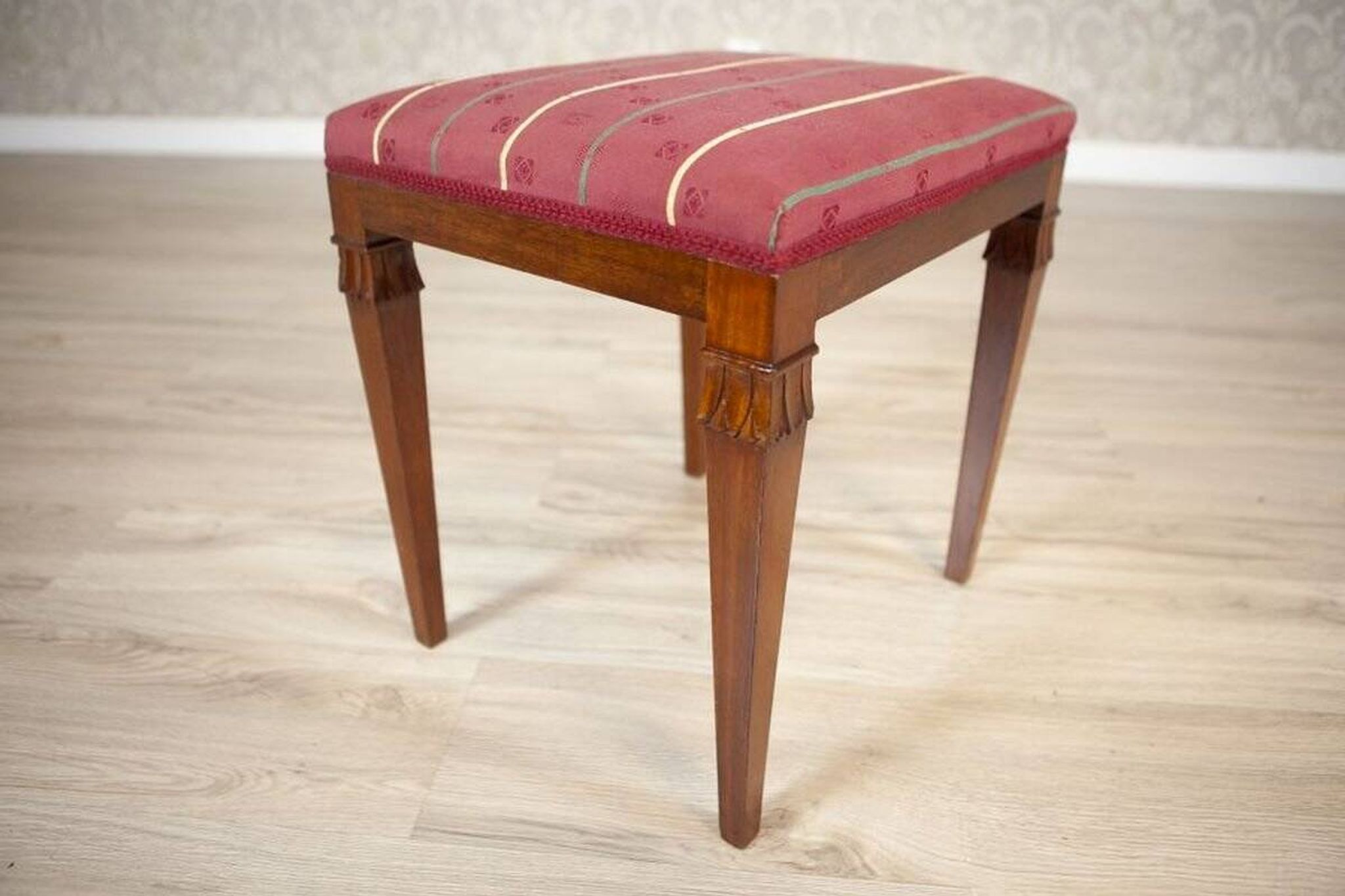 Tabouret en acajou du 20e siècle