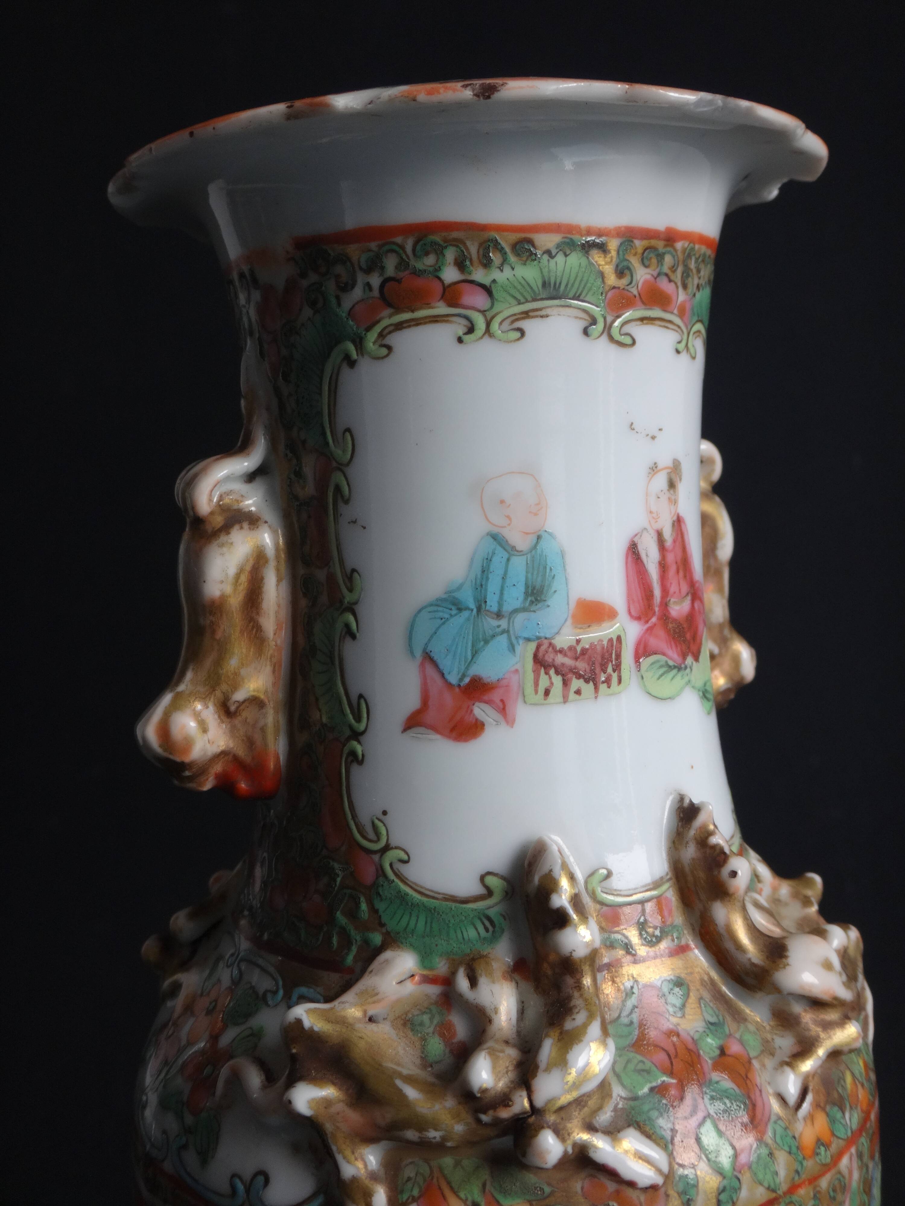 Porcelain vase Chinese fo dog 26cm China pink family Canton XIX