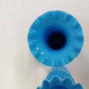 Paire de vases en opaline bleu