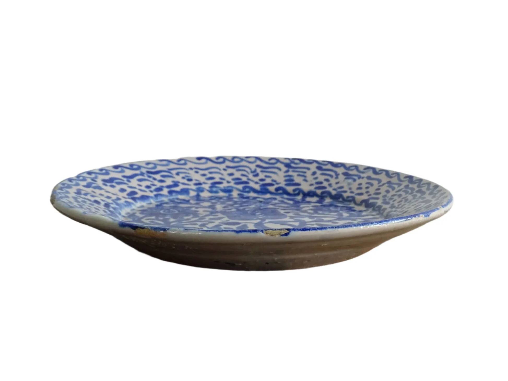 Assiette Fajalauza espagnole ancienne avec grenade peinte à la main en bleu